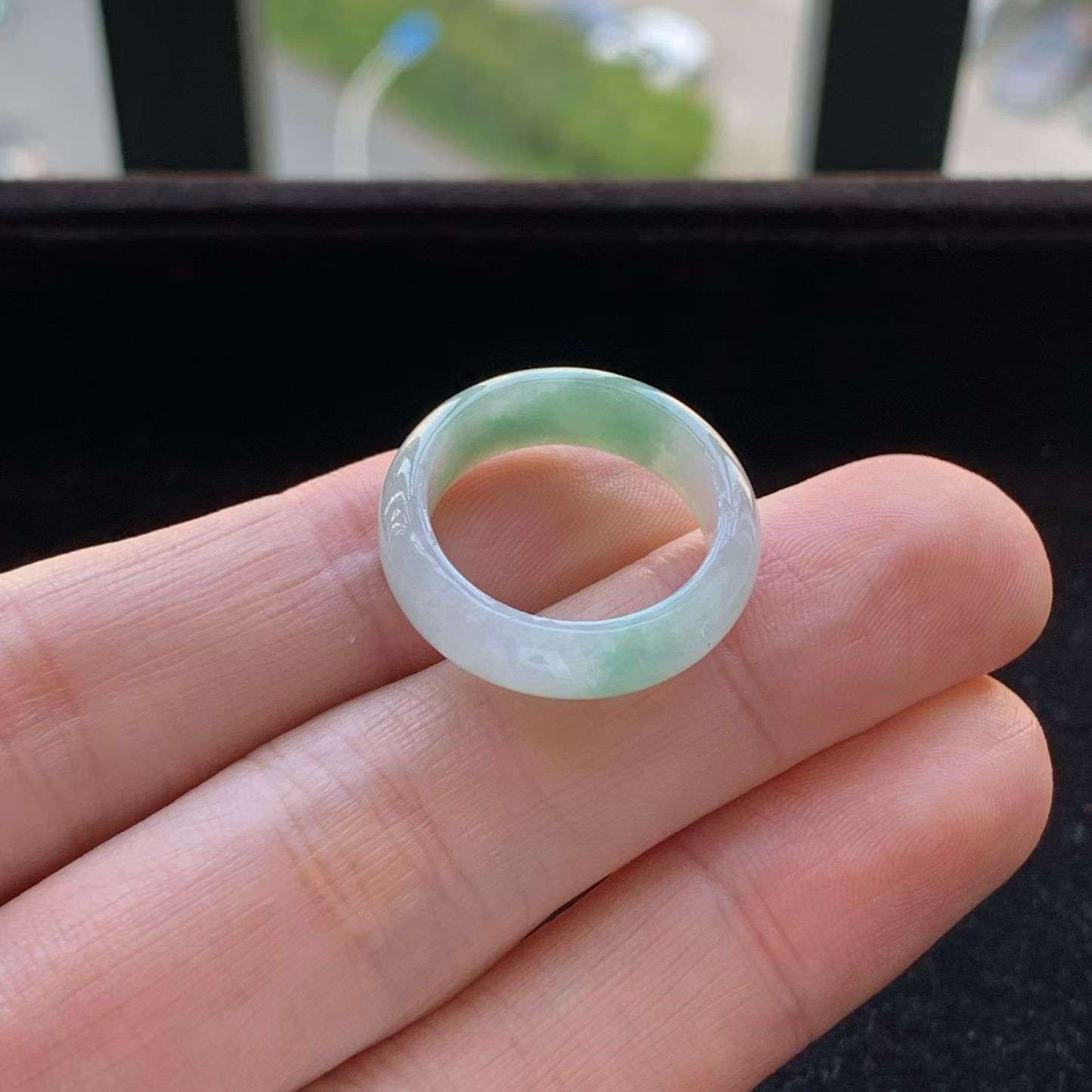 A货天然翡翠冰糯种飘绿戒指16号重量3.51
3月12日