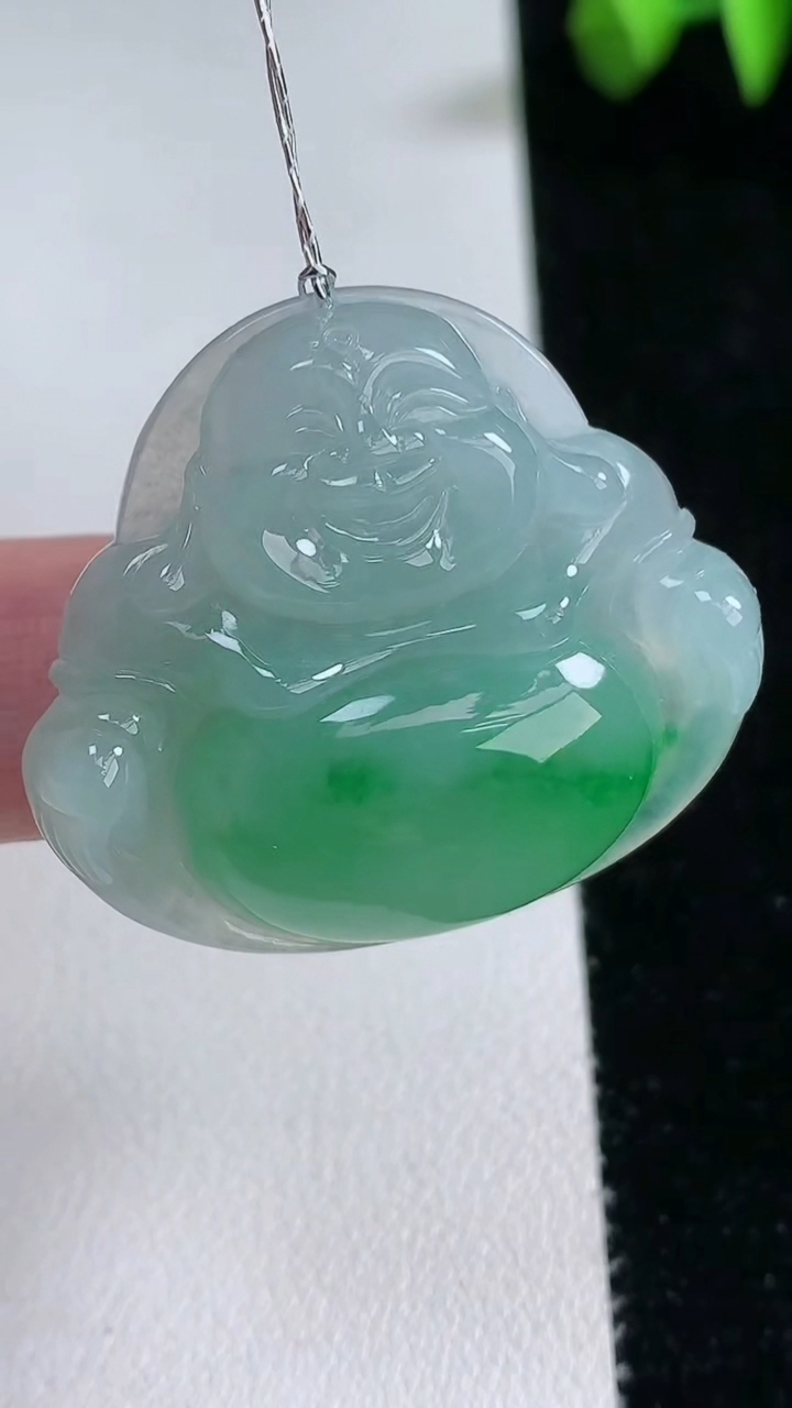 天然A货翡翠佛公吊坠，尺寸31.8-36.3-7.7，重量:14.43g
3月12日