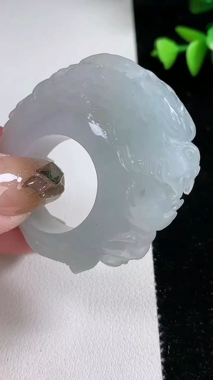 天然A货翡翠龙头扳指 戒指，尺寸22.2-12.3-10.7，重量:42.88g2026年3月12日