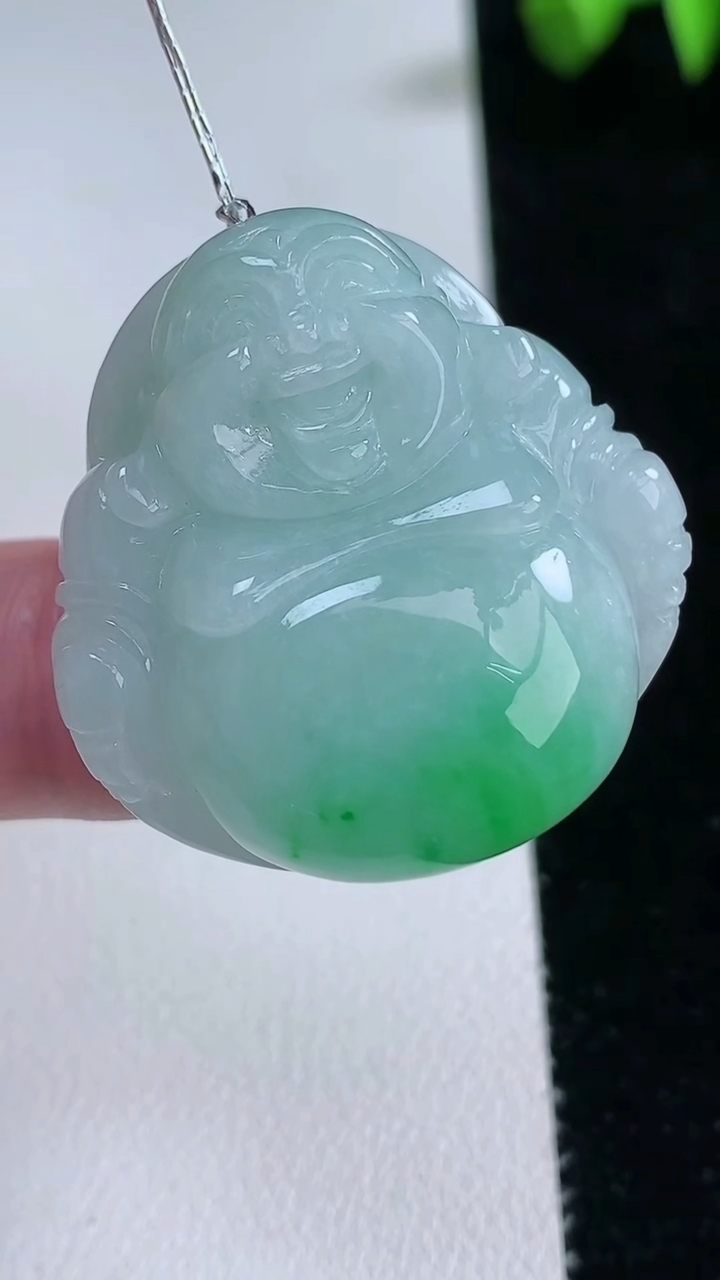 天然A货翡翠佛公吊坠，尺寸31.8-31.5-11.8，重量:20.90g
3月12日