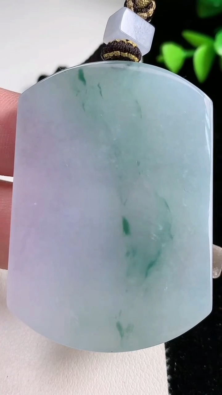 天然A货翡翠冰种飘花无事牌吊坠，尺寸54.6-38.7-5.2，重量:39.28g
3月12日