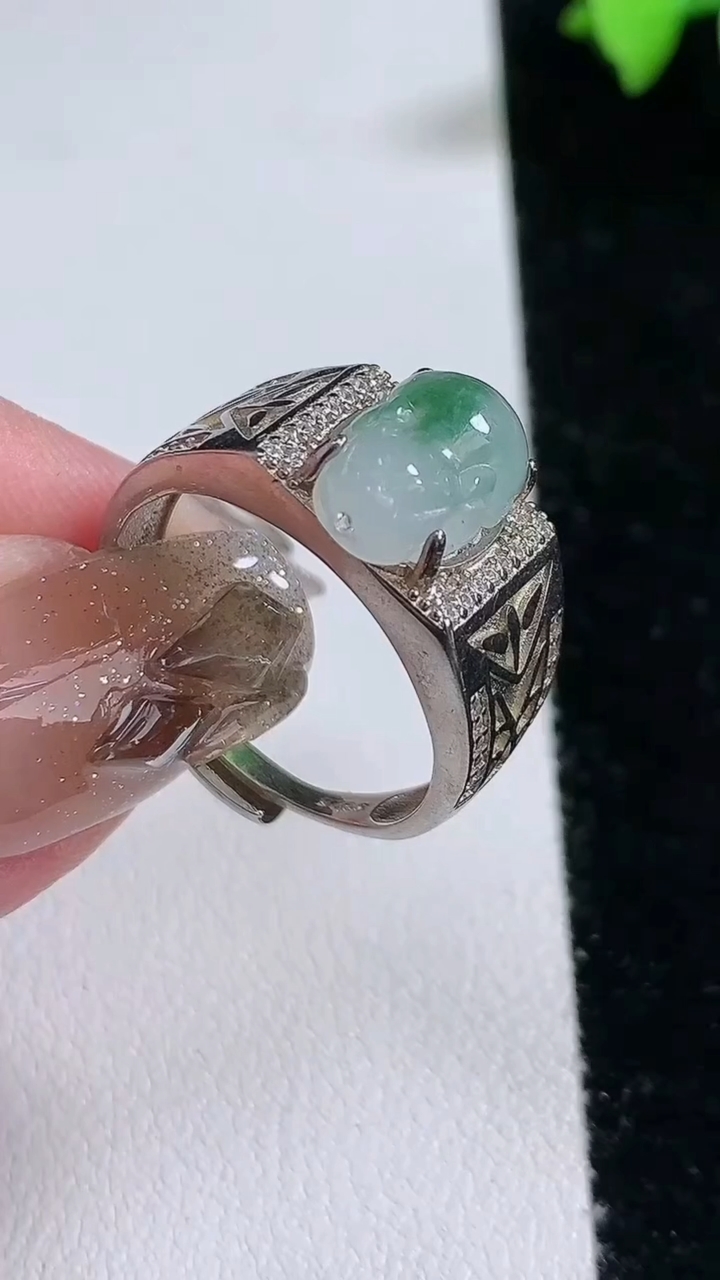 天然A货翡翠925银金蟾戒指，尺寸12-7.5，重量:4.99g2026年3月12日
工厂直销收藏佳