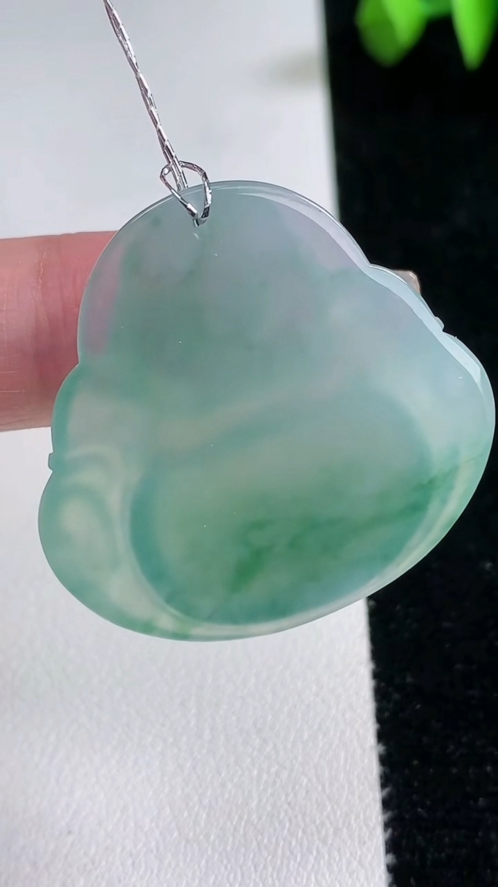 天然A货翡翠种飘花佛公吊坠，尺寸32.5-34.4-5.7，重量:11.50g
3月12日