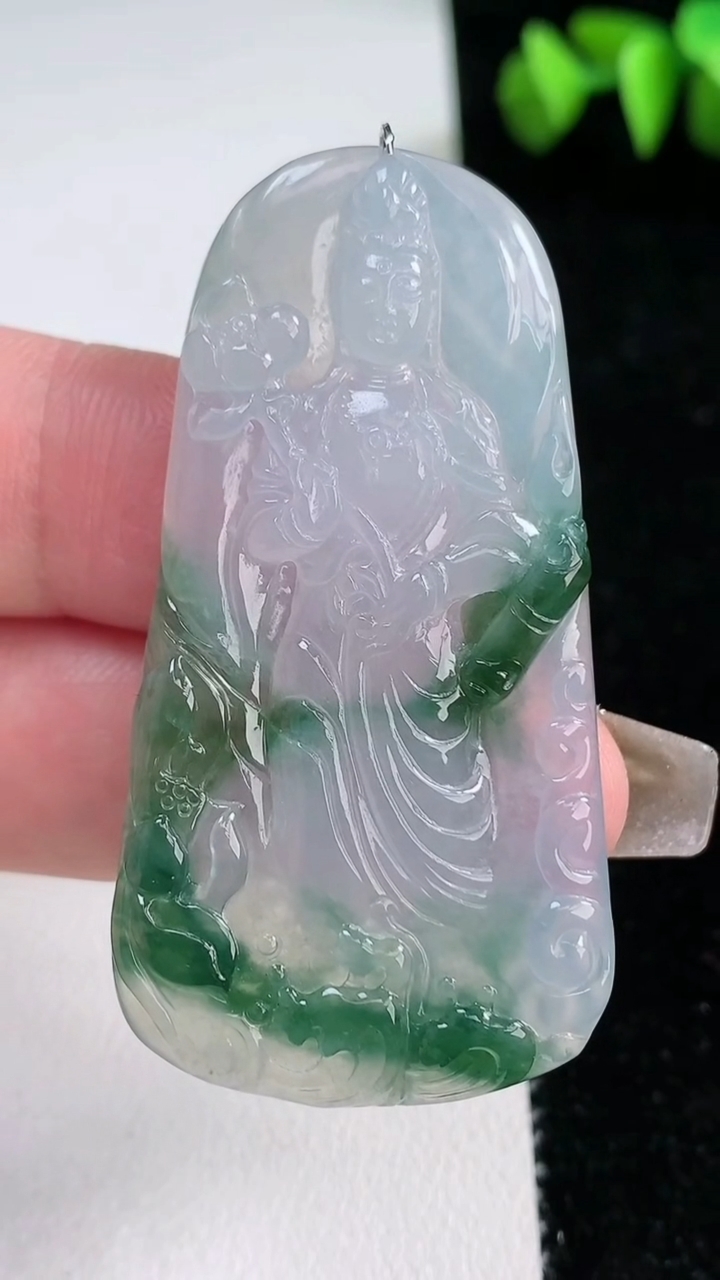 天然A货翡翠种飘花大势至观音菩萨吊坠，尺寸54-28.2-4.5，重量:15.60g
3月12日