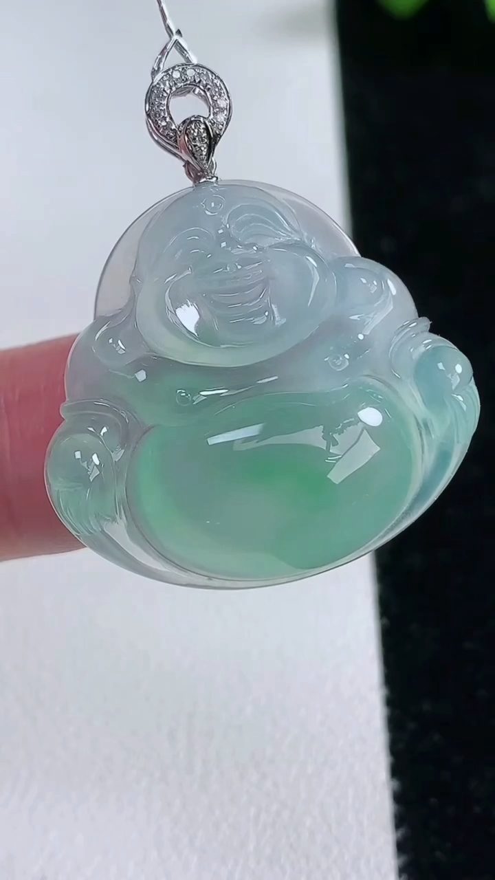 天然A货翡翠佛公吊坠，尺寸26.2-28.3-6.2，重量:7.47g
3月12日