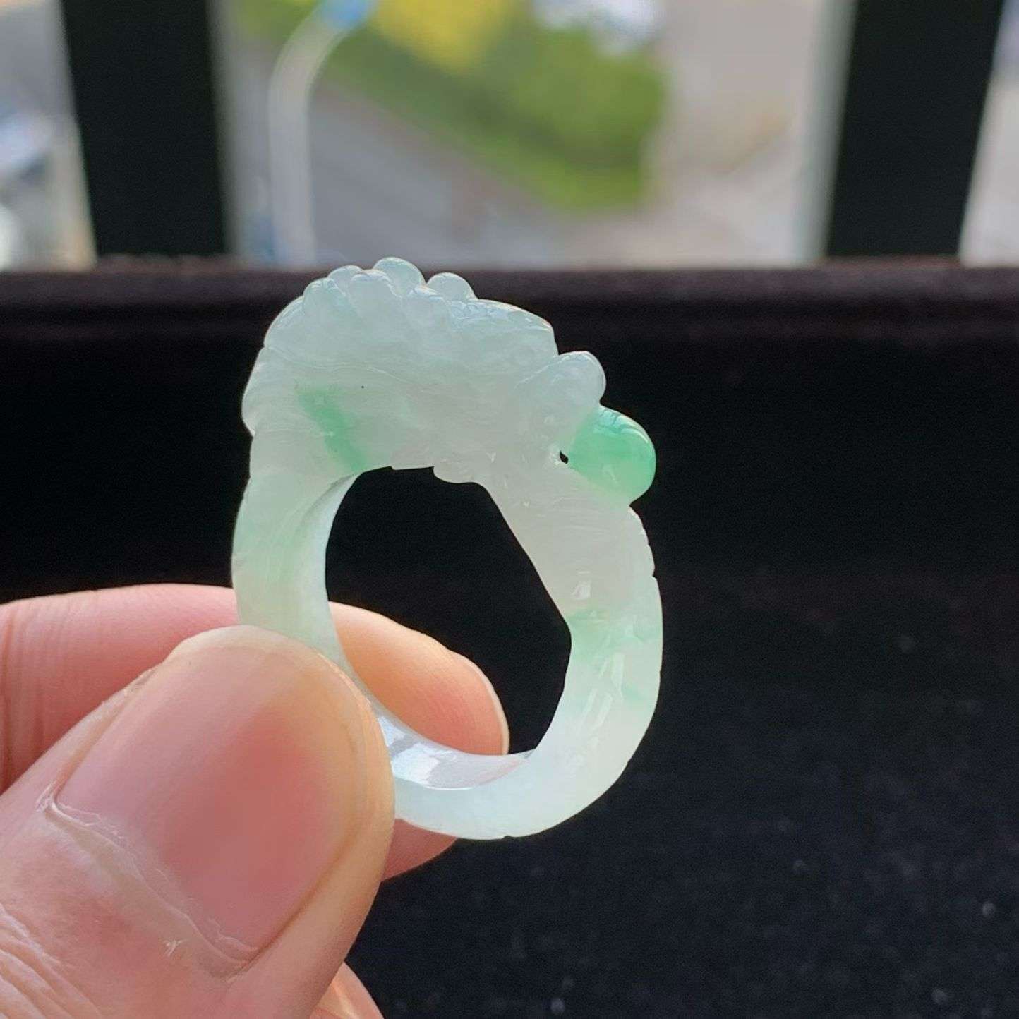 A货天然翡翠冰糯种飘绿龙头戒指17-18号重量6.00
3月12日