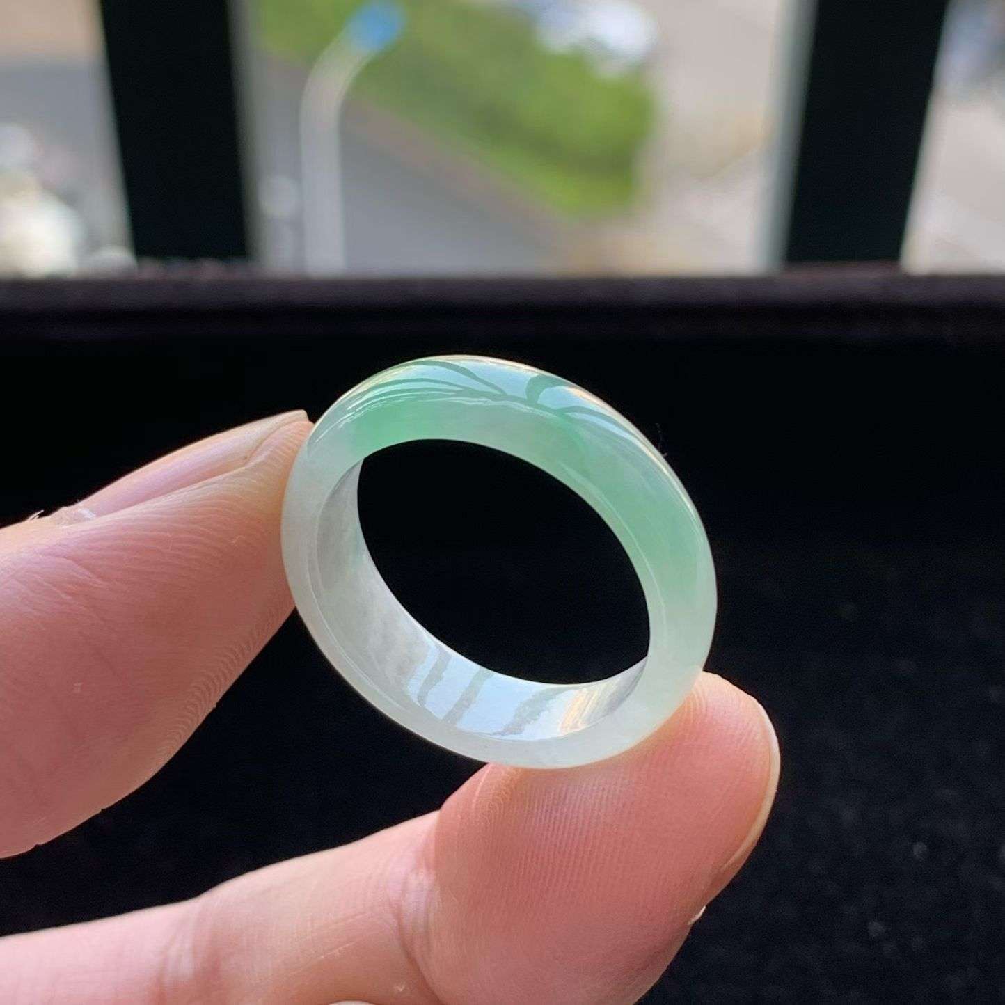 A货天然翡翠冰糯种飘绿戒指21号重量3.56
3月12日