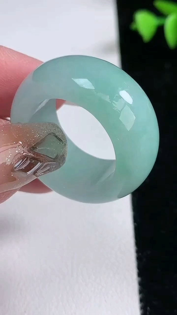 天然A货翡翠指环 扳指 戒指，尺寸21.2-13-5，重量:17.08g2026年3月12日
工厂直