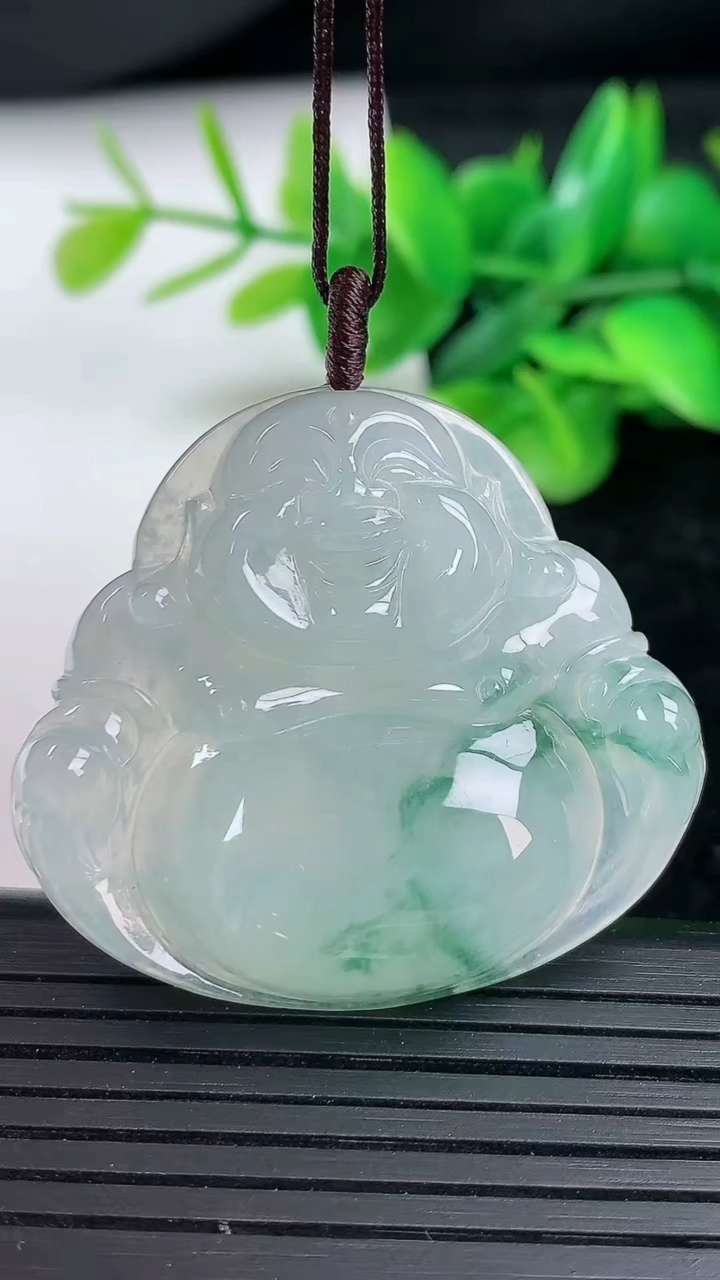 天然A货翡翠冰种飘花佛公吊坠尺寸35.7-40.1-7重量:14.86g
3月12日