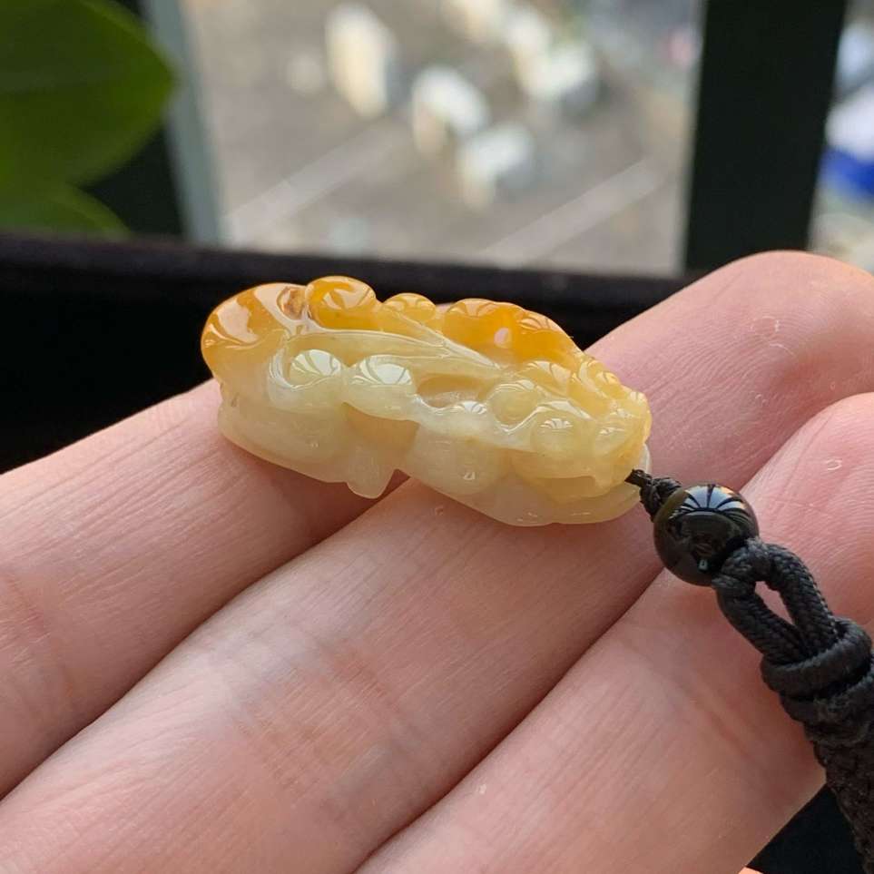 A货天然翡翠冰糯种黄翡貔貅吊坠重量6.44
3月12日