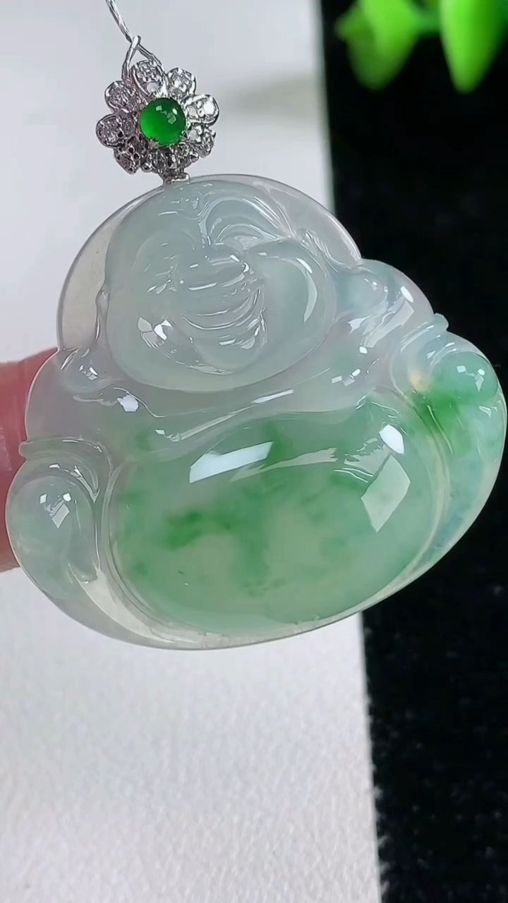 天然A货翡翠佛公吊坠，尺寸30.7-34-6，重量:10.27g
3月12日