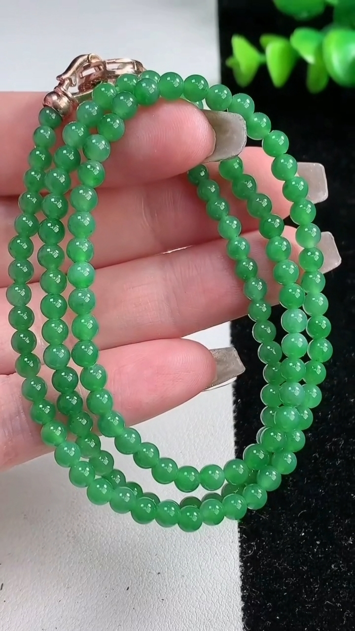 天然A货翡翠圆珠项链，尺寸4.2，重量:21.51g
3月12日