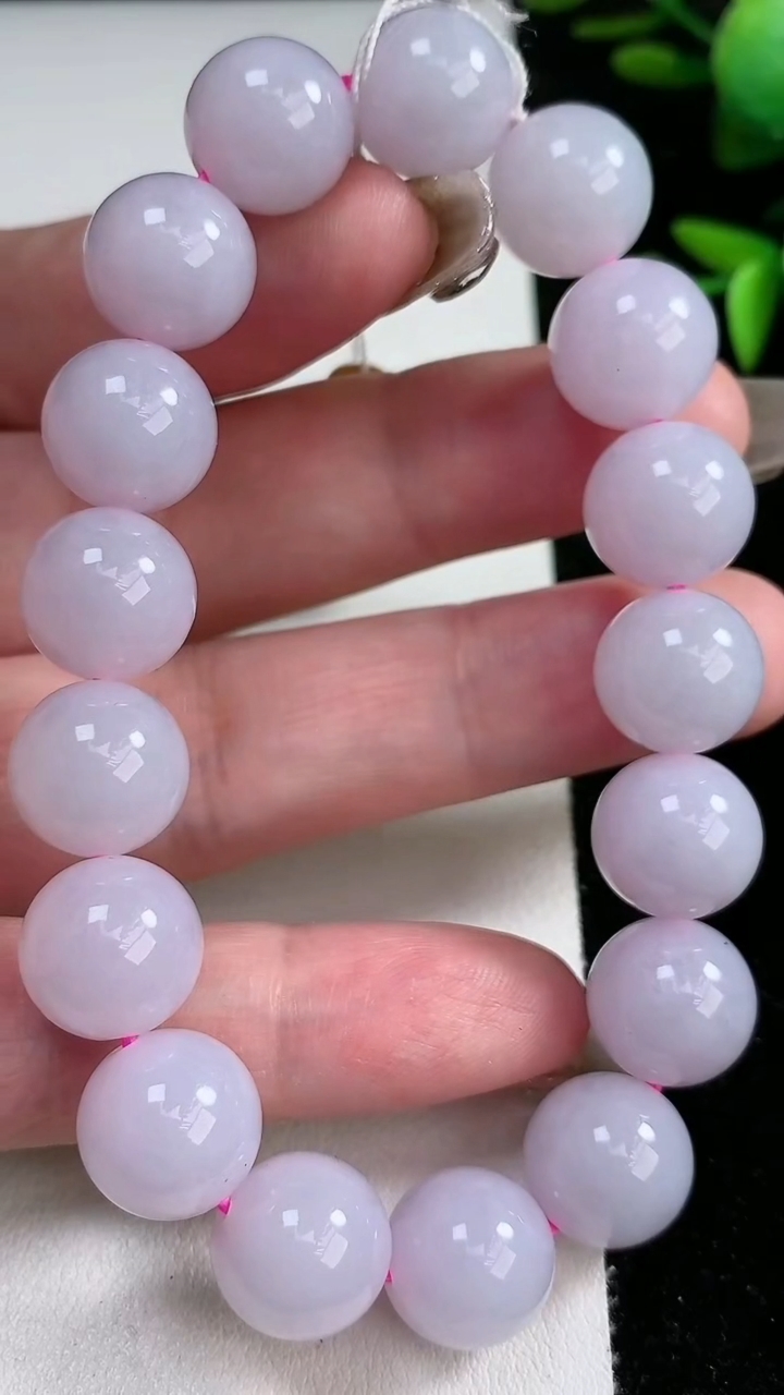 天然A货翡翠紫罗兰圆珠手串，尺寸12，重量:53.98g3月12日
工厂直销收藏佳品,种好水足，色泽