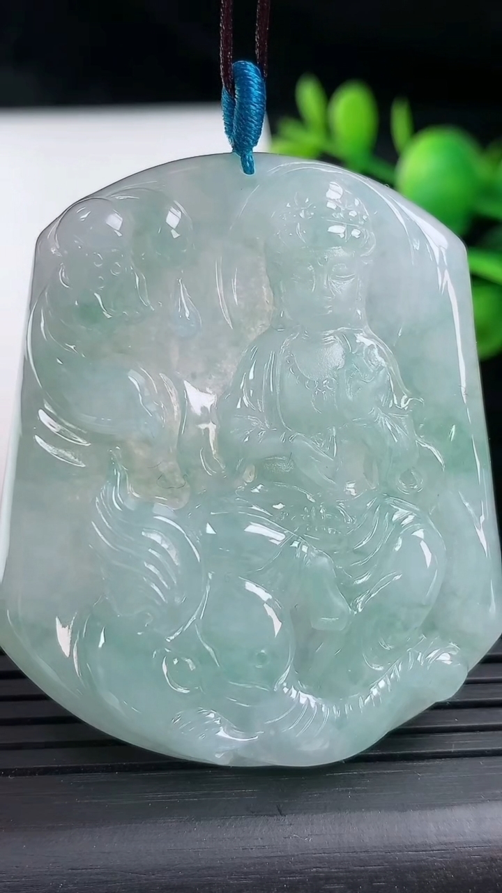 天然A货翡翠飘花普贤菩萨吊坠尺寸53.3-45-5.4重量:24.86g
3月12日