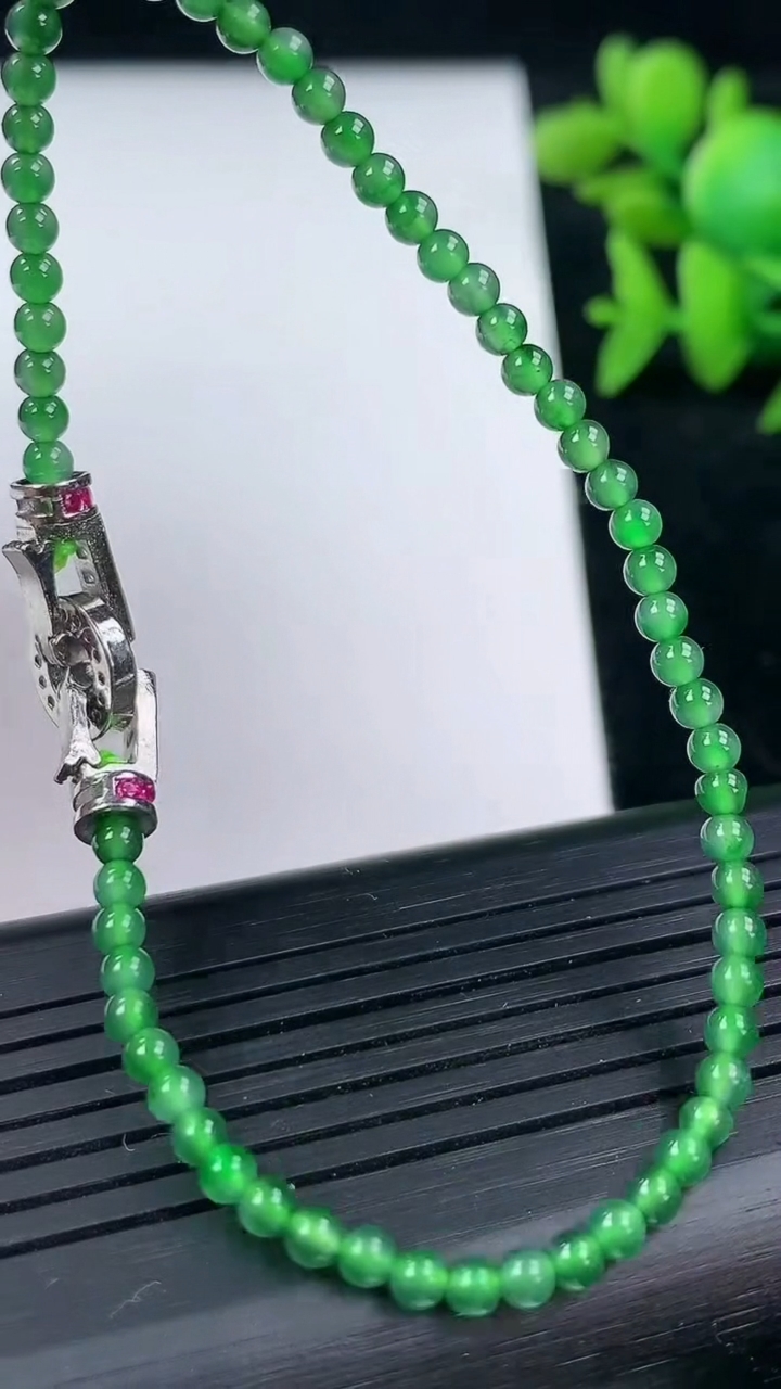 天然A货翡翠小米珠手串尺寸2.8重量:4.75g3月13日
工厂直销收藏佳品,种好水足，色泽均匀，有种有色，上手高大气！