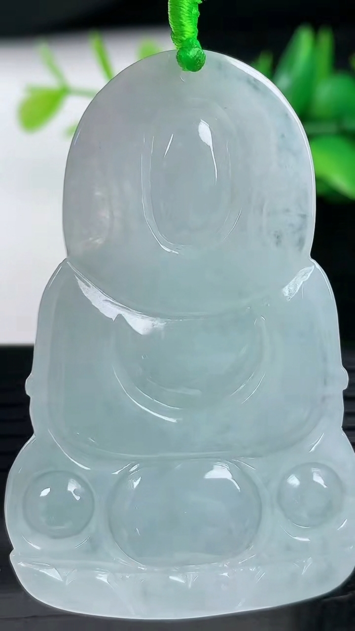 天然A货翡翠观音菩萨吊坠尺寸59-37.3-5.4重量:22.58g
3月12日