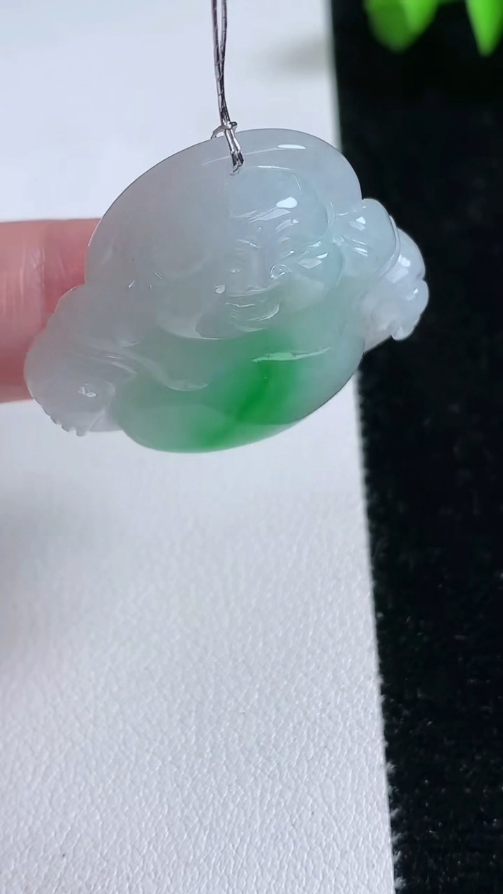 天然A货翡翠佛公吊坠，尺寸31-34.5-8.7，重量:14.73g
3月12日