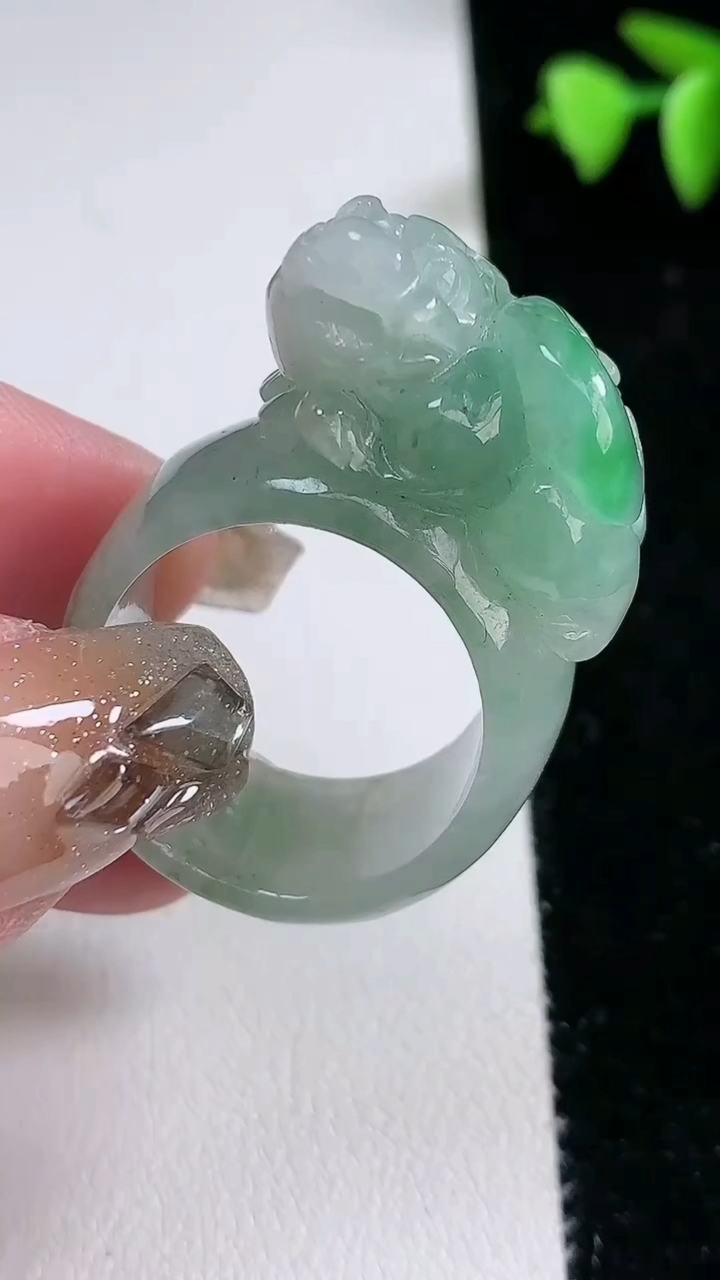 天然A货翡翠貔貅扳指 戒指，尺寸21-14-13.4，重量:18.87g2026年3月12日
工厂直