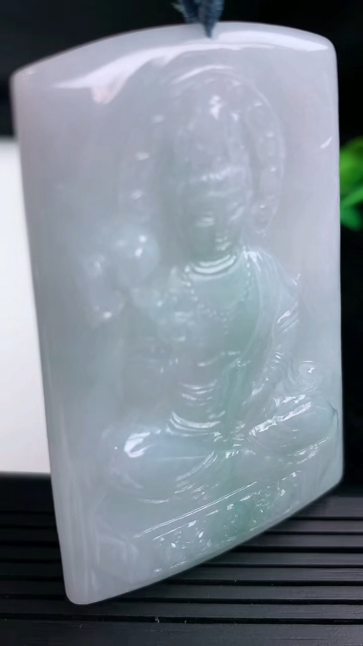 天然A货翡翠大势至菩萨吊坠尺寸68.6-45.2-6.1重量:41.60g
3月12日