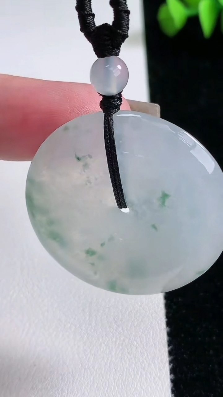 天然A货翡翠种飘花平安扣吊坠，尺寸37.3-6，重量:20.13g
3月12日