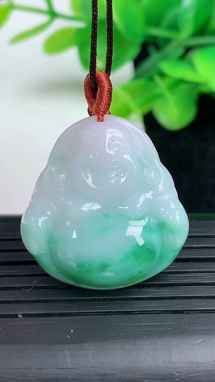 天然A货翡翠佛公吊坠尺寸26-24.9-5.3重量:6.42g
3月12日