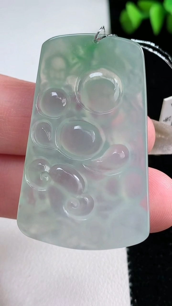 天然A货翡翠逍遥佛公吊坠，尺寸46.4-28.5-5.2，重量:15.06g
3月12日