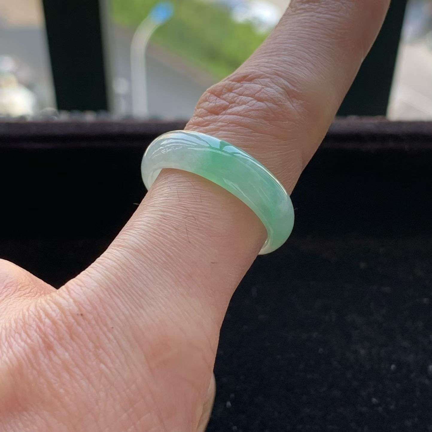 A货天然翡翠冰糯种飘绿戒指21号重量3.56
3月12日