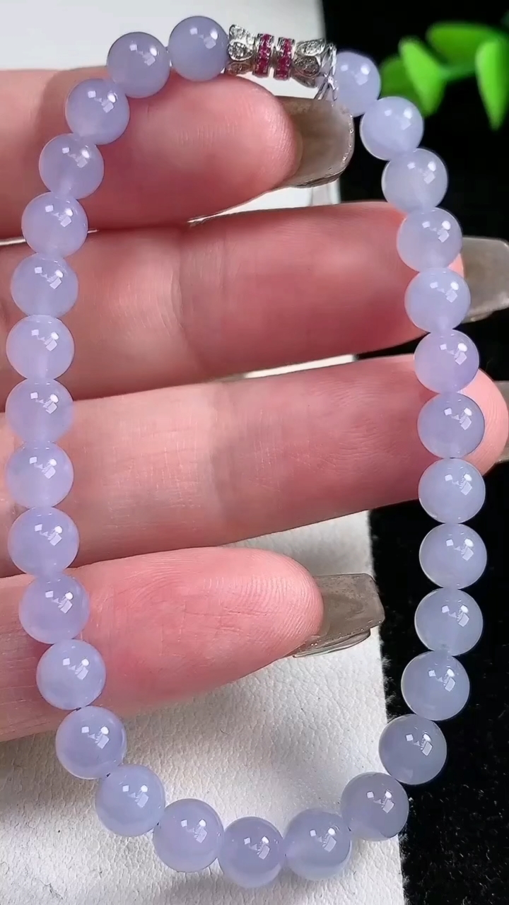 天然A货翡翠种紫罗兰圆珠手串，尺寸6，重量:13.10g3月12日
工厂直销收藏佳品,种好水足，色泽