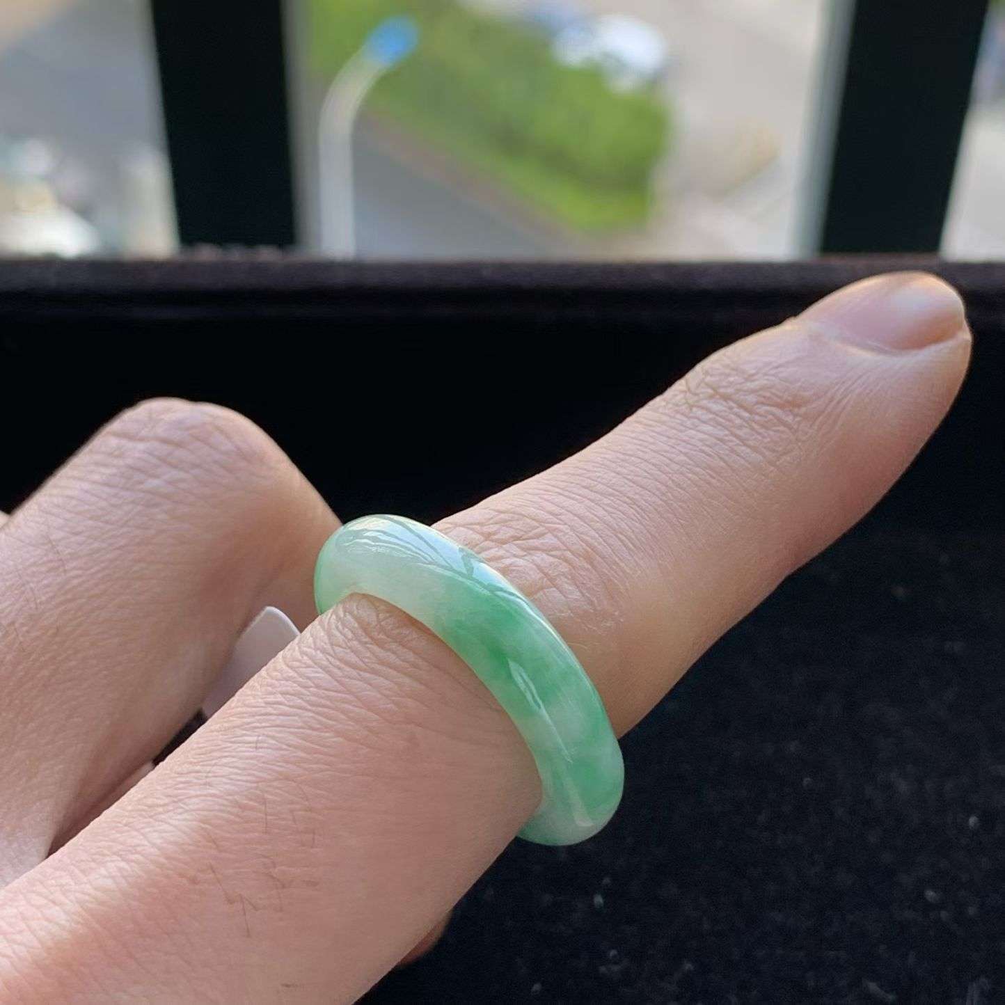 A货天然翡翠冰糯种飘绿戒指18号重量3.90
3月12日