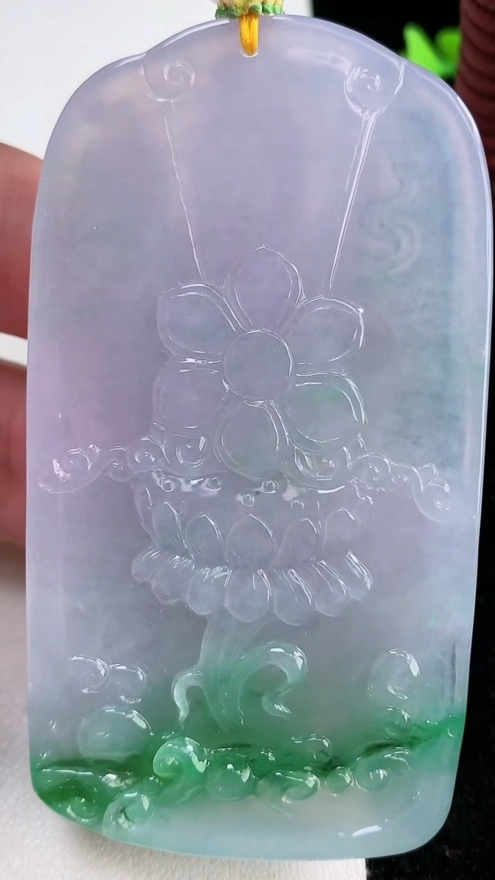 天然A货翡翠虚空藏菩萨吊坠，尺寸77.2-41.8-10.8，重量:84.19g
3月12日