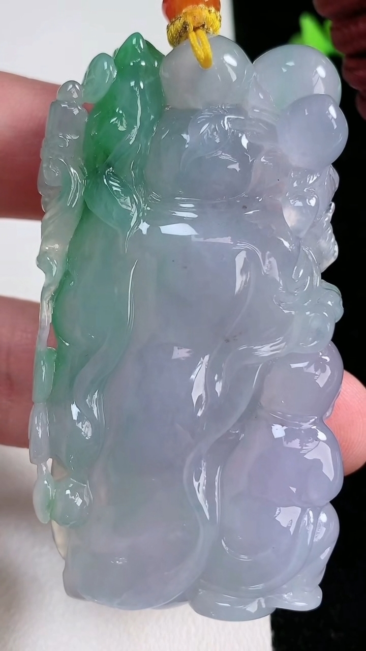 天然A货翡翠寿星公吊坠，尺寸65.6-35.6-11.3，重量:61.92g
3月12日