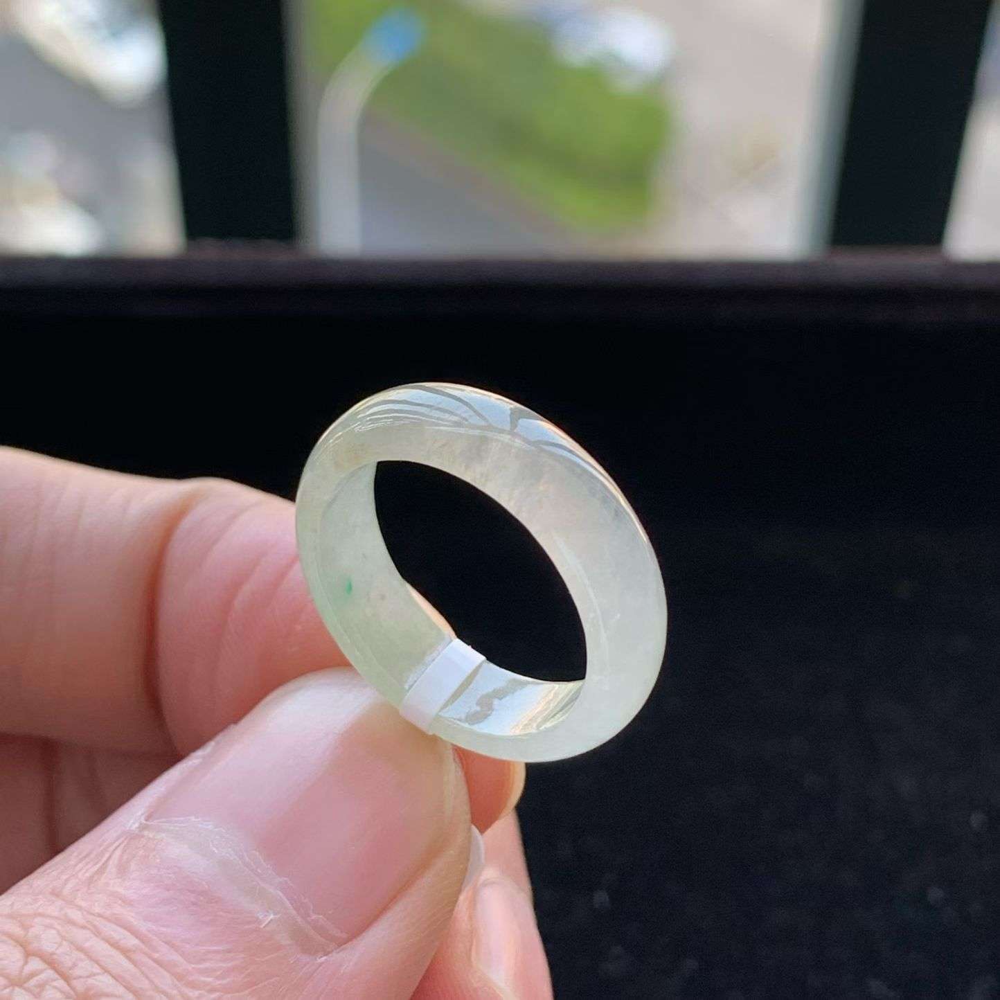 A货天然翡翠冰糯种春彩戒指14号重量2.69
3月12日