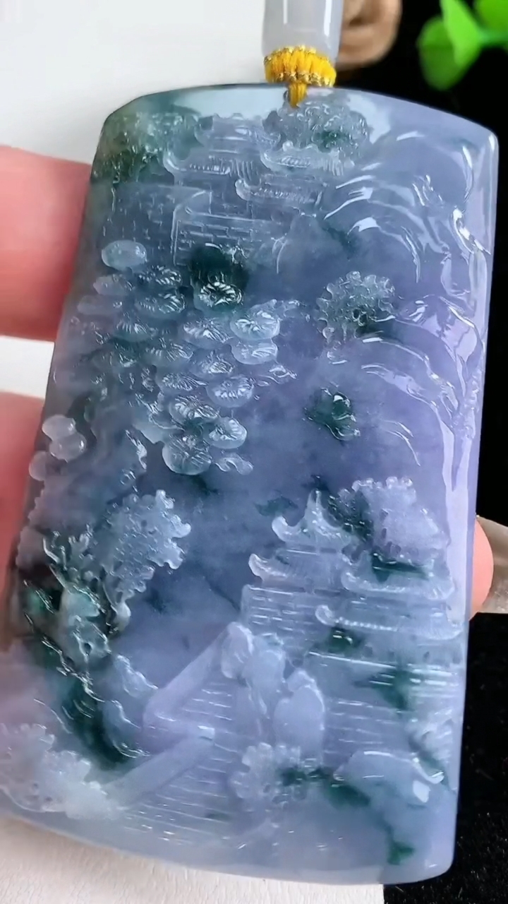 天然A货翡翠紫罗兰 飘花山水牌吊坠，尺寸68.8-43-6，重量:53.18g
3月12日