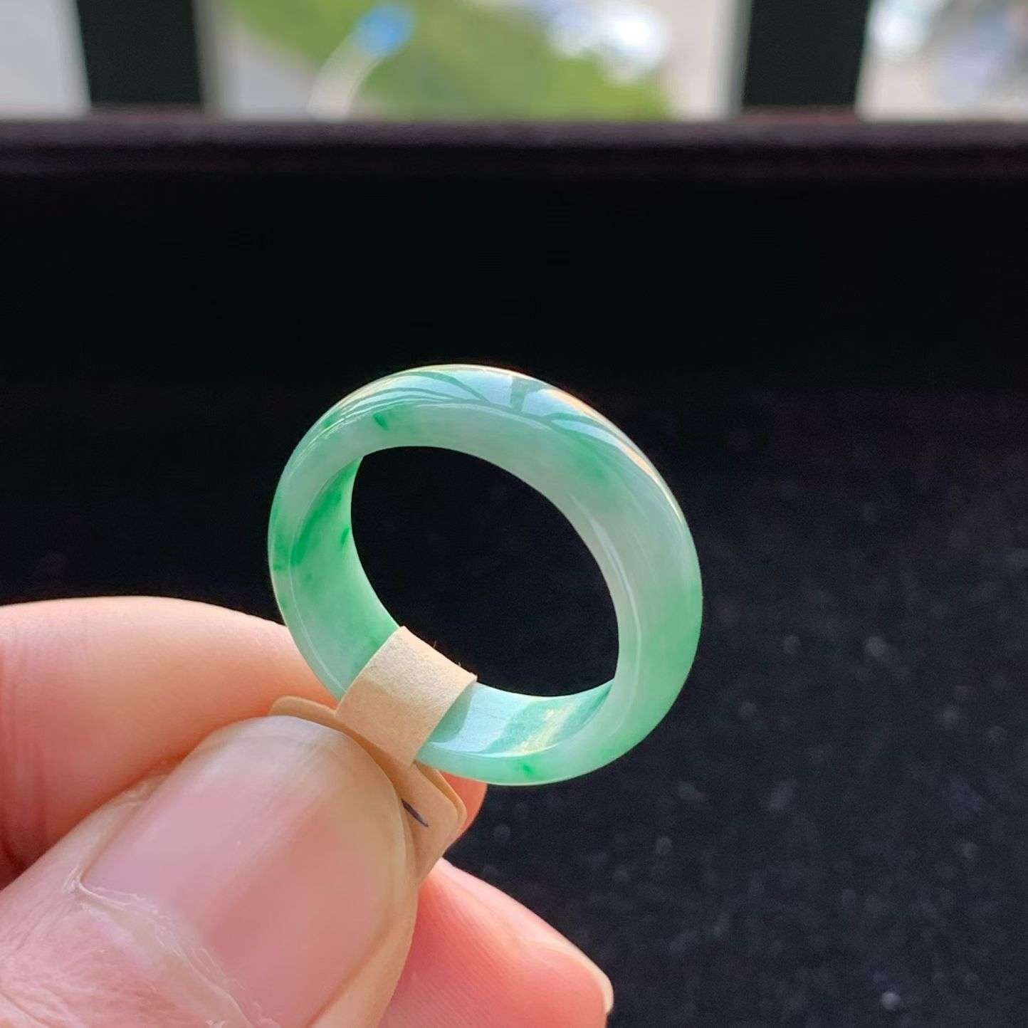 A货天然翡翠冰糯种飘绿戒指17-18号重量3.59
3月12日