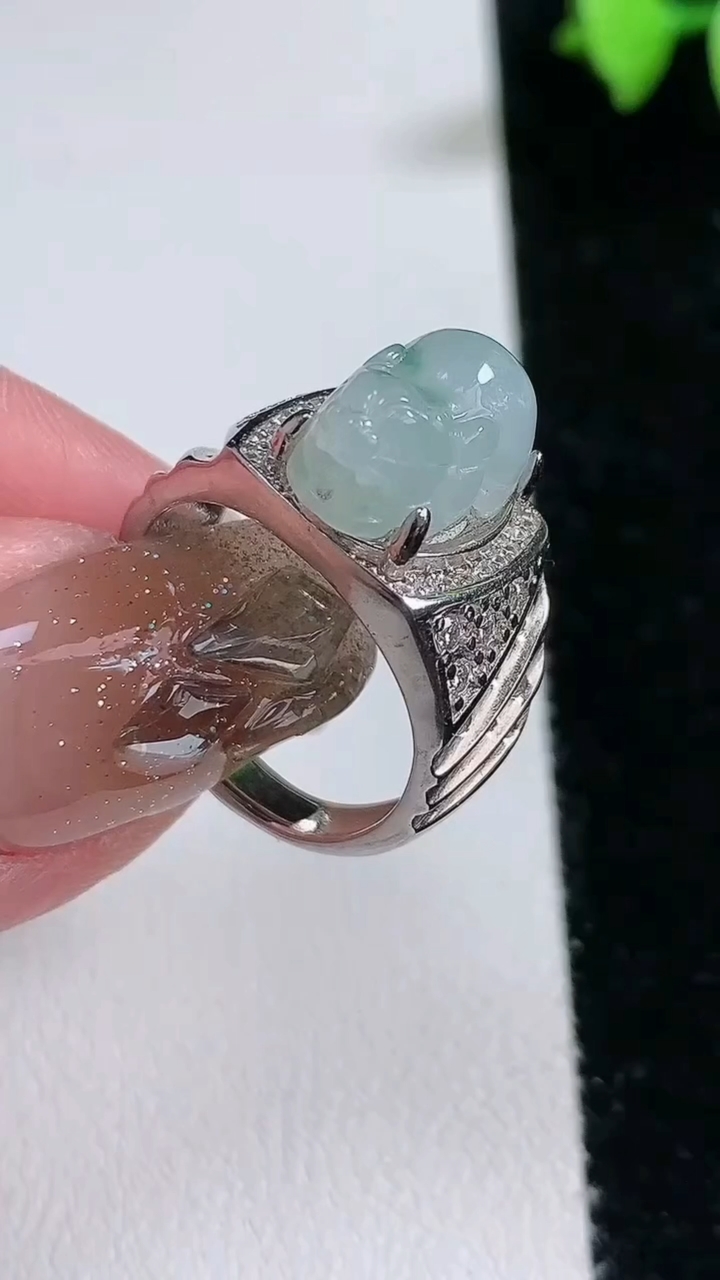 天然A货翡翠925银飘花金蟾戒指，尺寸12.2-8.3，重量:6.03g2026年3月12日
工厂直