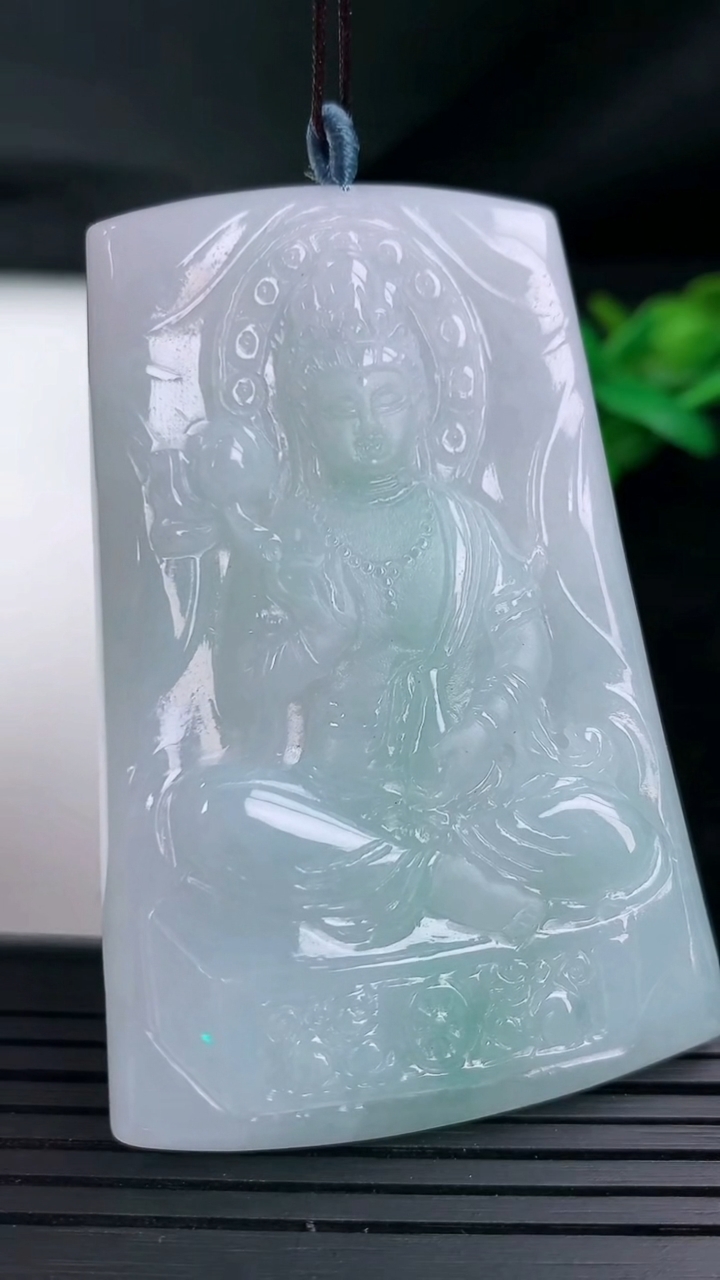 天然A货翡翠大势至菩萨吊坠尺寸68.6-45.2-6.1重量:41.60g
3月12日