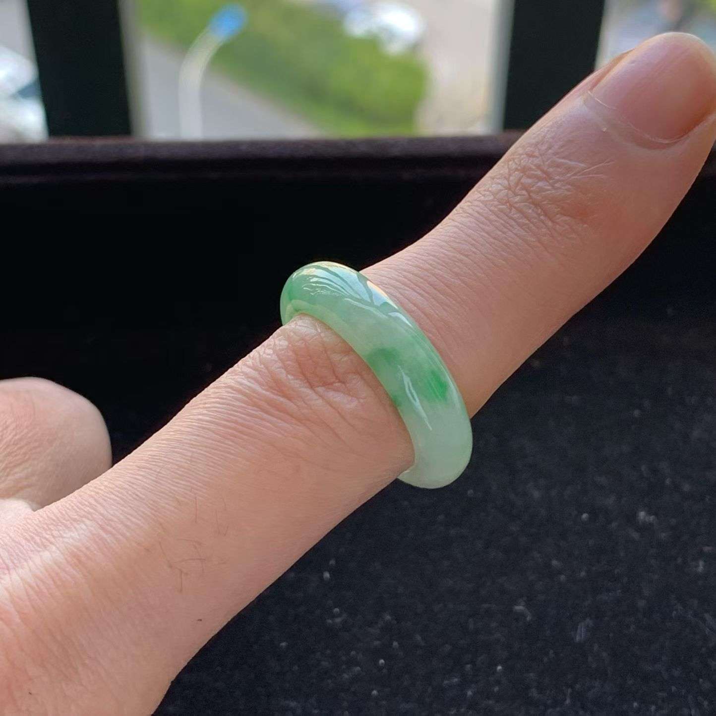 A货天然翡翠冰糯种飘绿戒指17号重量4.00
3月12日