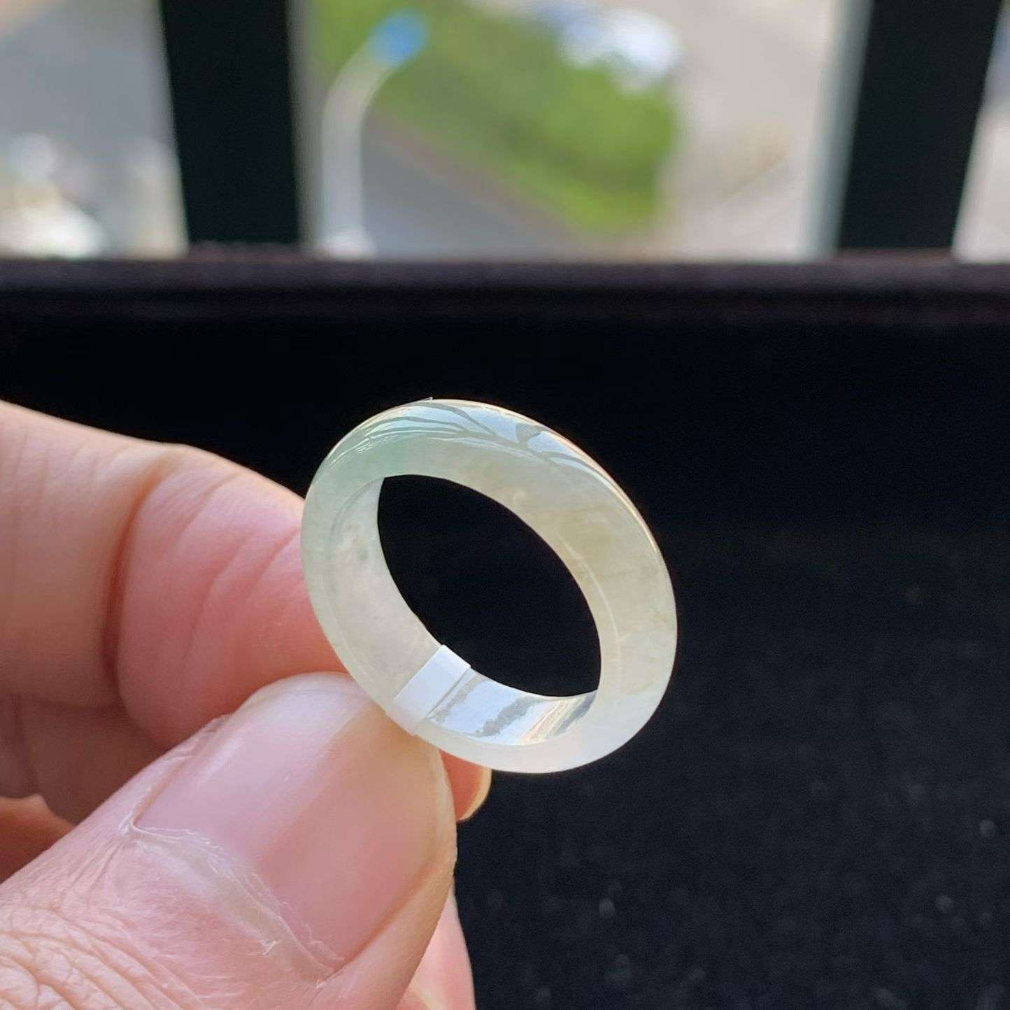 A货天然翡翠冰糯种春彩戒指14号重量2.69
3月12日