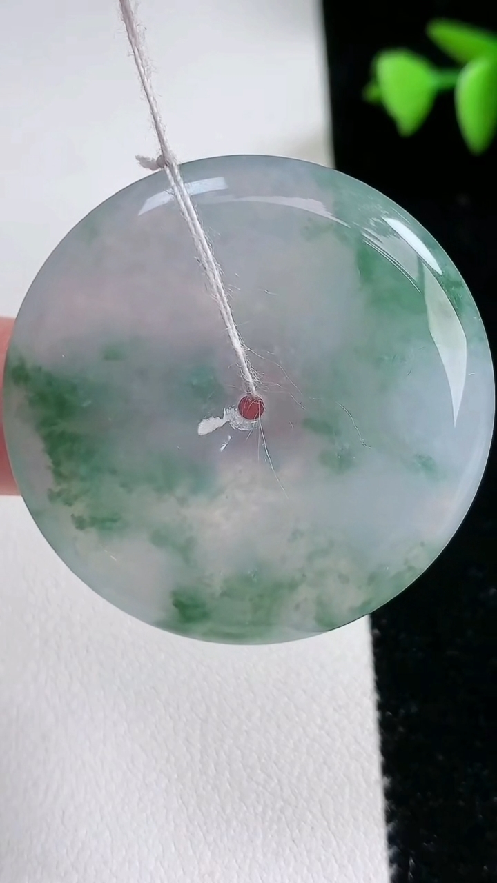 天然A货翡翠冰种飘花平安扣吊坠，尺寸36.8-5，重量:15.88g
3月12日