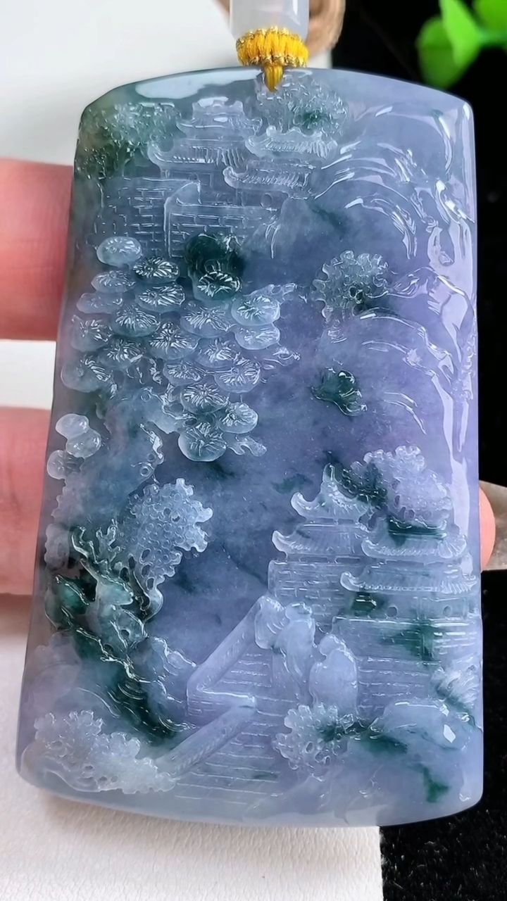 天然A货翡翠紫罗兰 飘花山水牌吊坠，尺寸68.8-43-6，重量:53.18g
3月12日