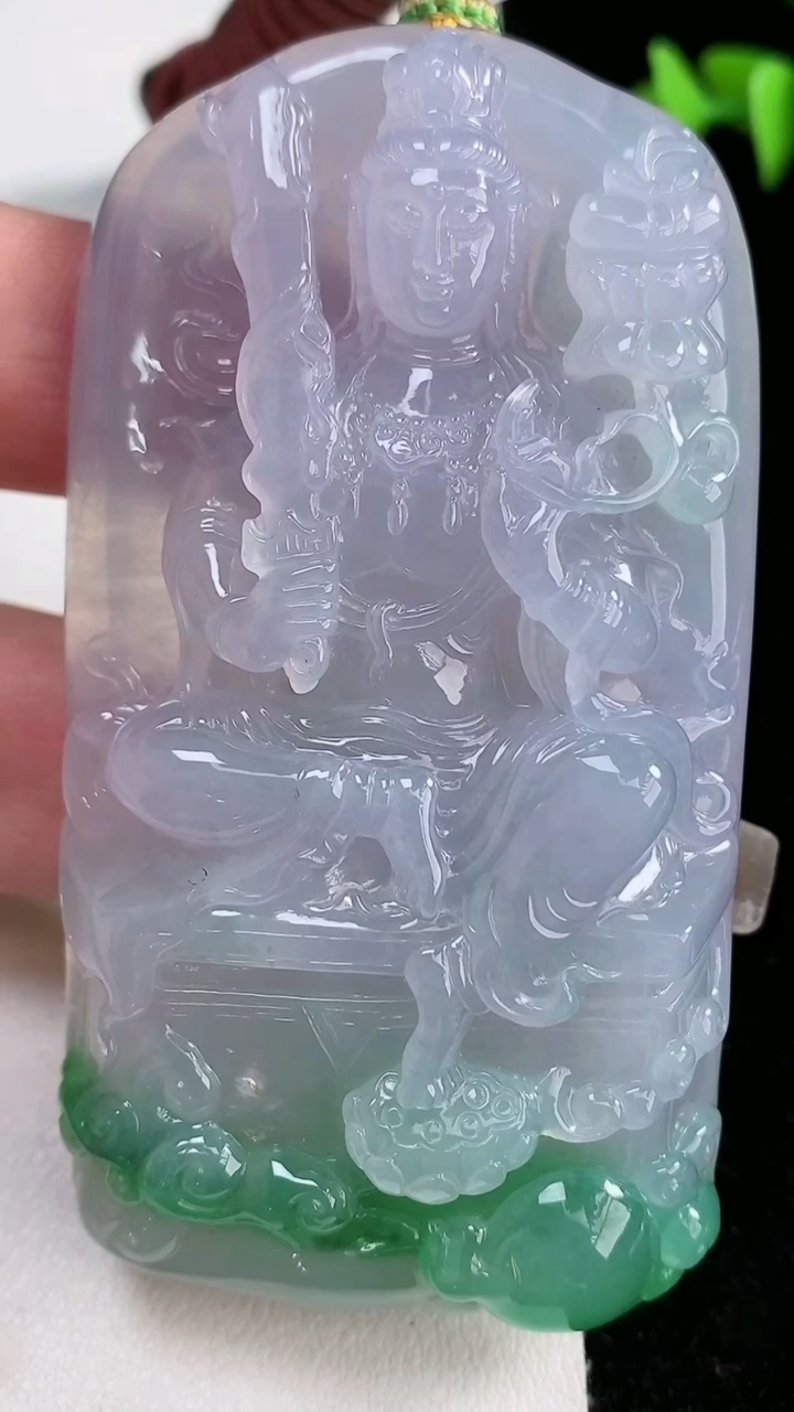 天然A货翡翠虚空藏菩萨吊坠，尺寸77.2-41.8-10.8，重量:84.19g
3月12日