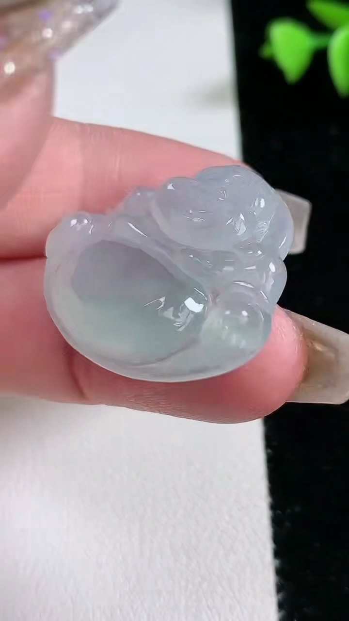 天然A货翡翠佛公吊坠，尺寸374-31.7-5.8,重量:7.99g
3月12日