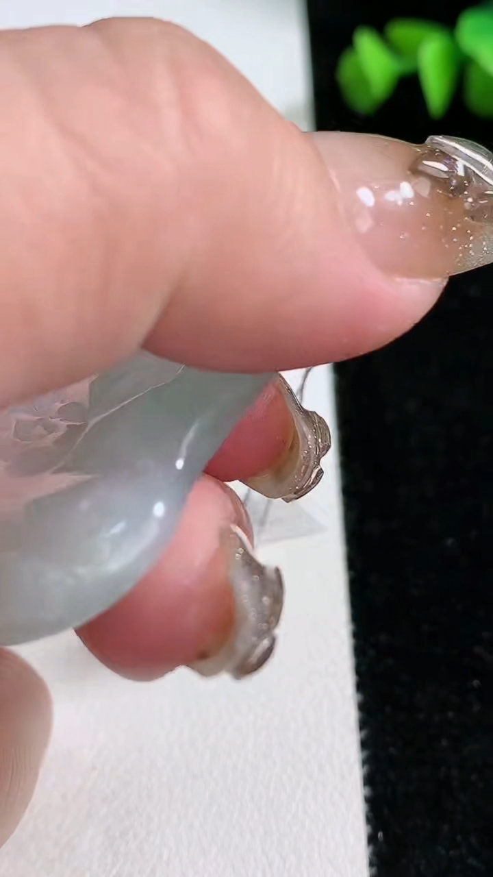 天然A货翡翠大日如来吊坠，尺寸57.5-33-5，重量:19.61g
3月12日