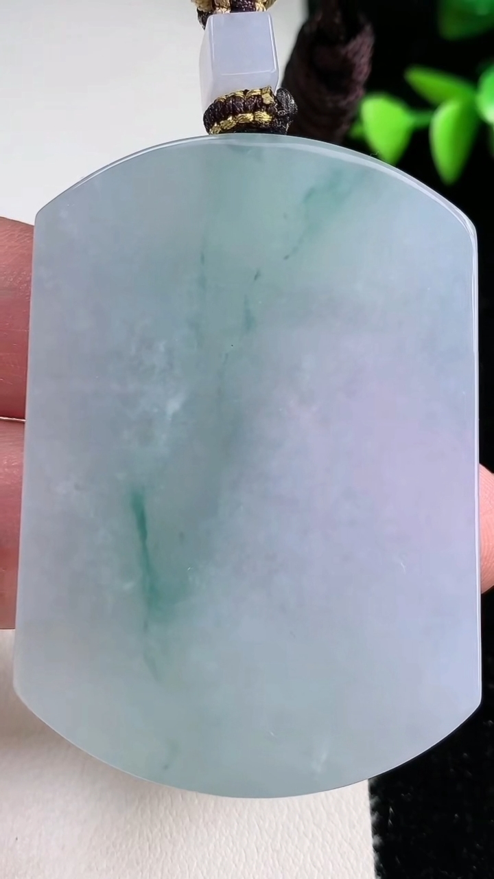 天然A货翡翠冰种飘花无事牌吊坠，尺寸54.6-38.7-5.2，重量:39.28g
3月12日