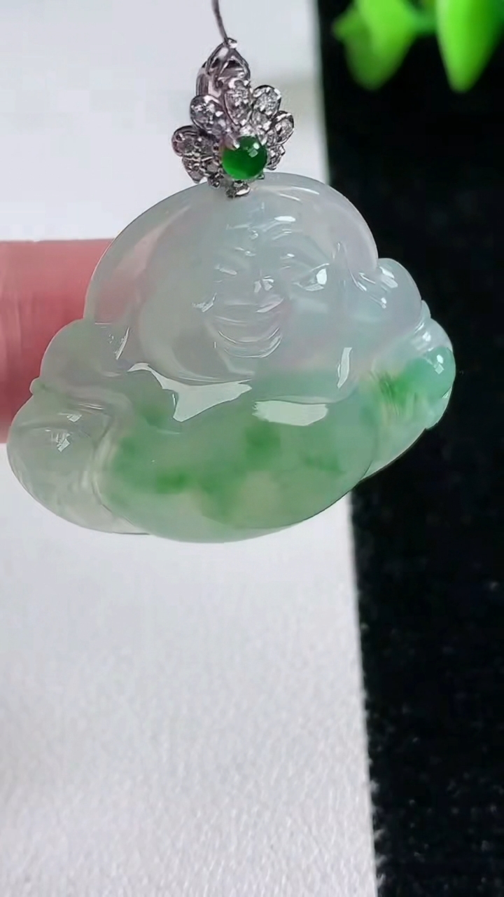 天然A货翡翠佛公吊坠，尺寸30.7-34-6，重量:10.27g
3月12日