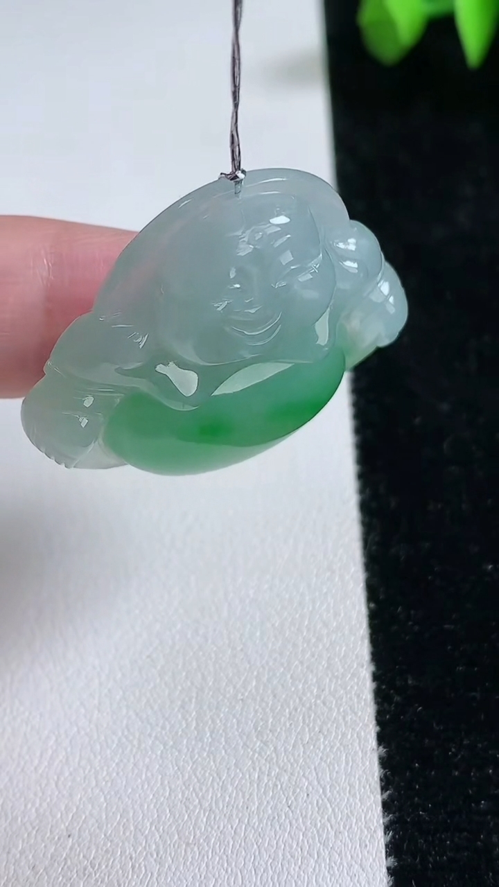 天然A货翡翠佛公吊坠，尺寸31.8-36.3-7.7，重量:14.43g
3月12日