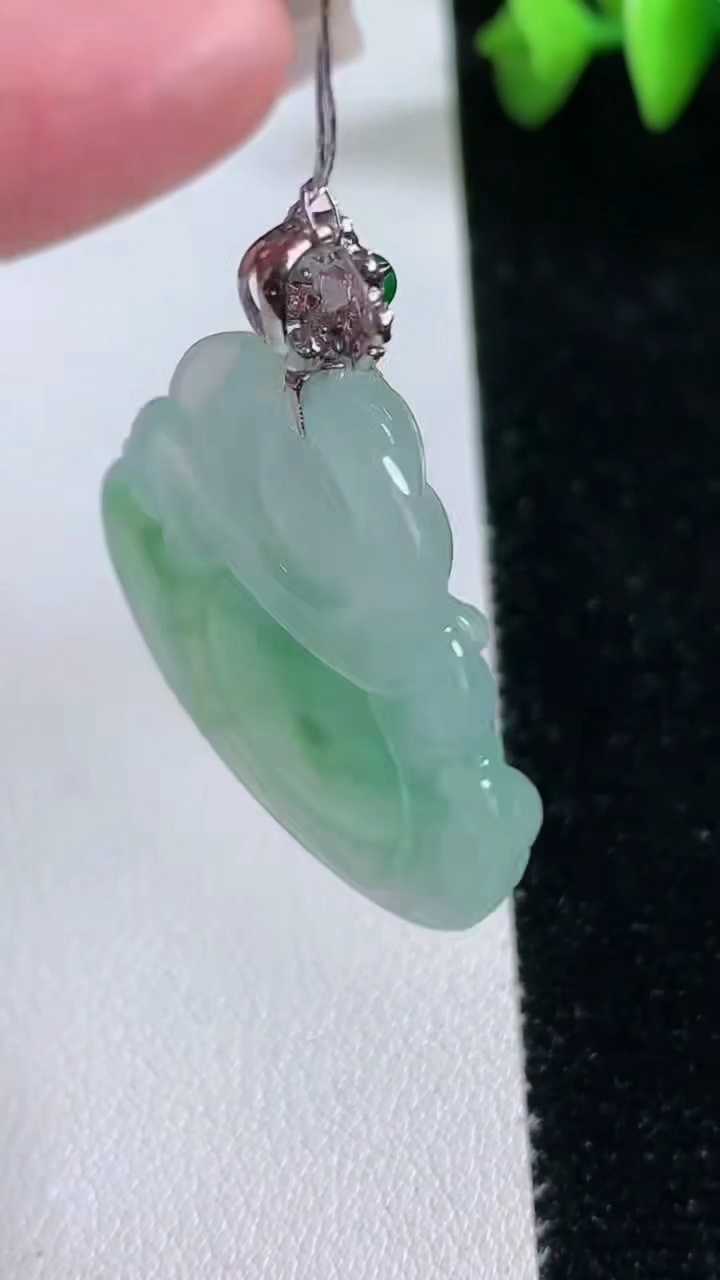天然A货翡翠佛公吊坠，尺寸30.7-34-6，重量:10.27g
3月12日