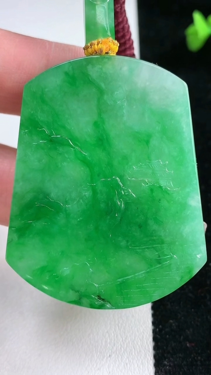 天然A货翡翠山水牌吊坠，尺寸53.3-42.8-5.7，重量:33.17g
3月12日