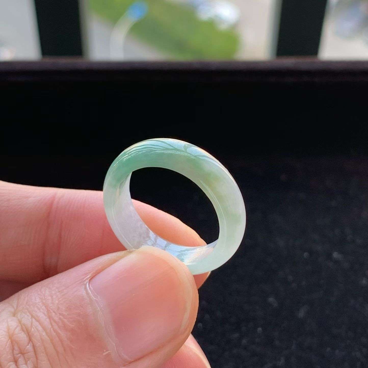 A货天然翡翠冰糯种飘绿戒指16号重量3.51
3月12日