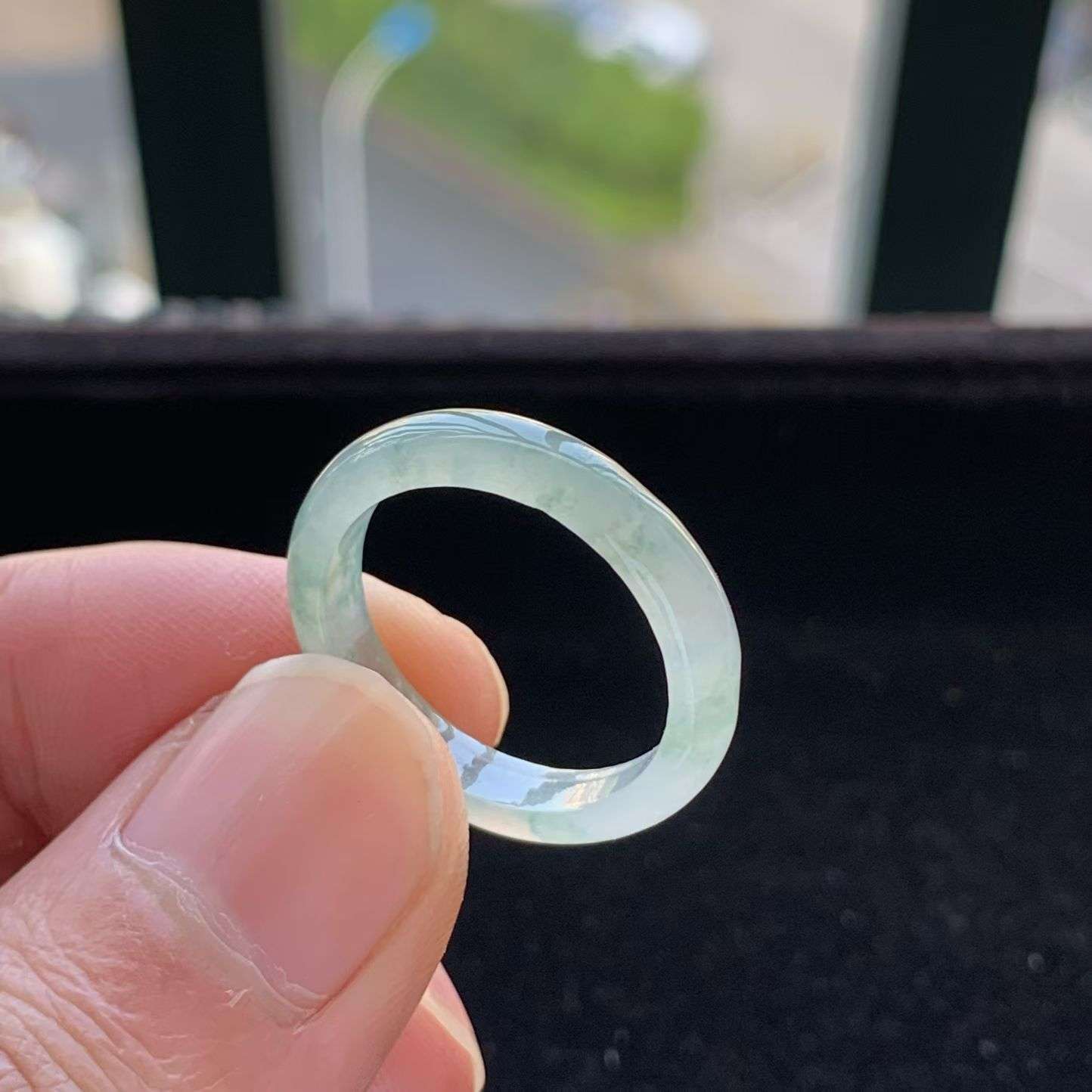 A货天然翡翠冰糯种细条飘绿戒指20-21号重量2.68
3月12日